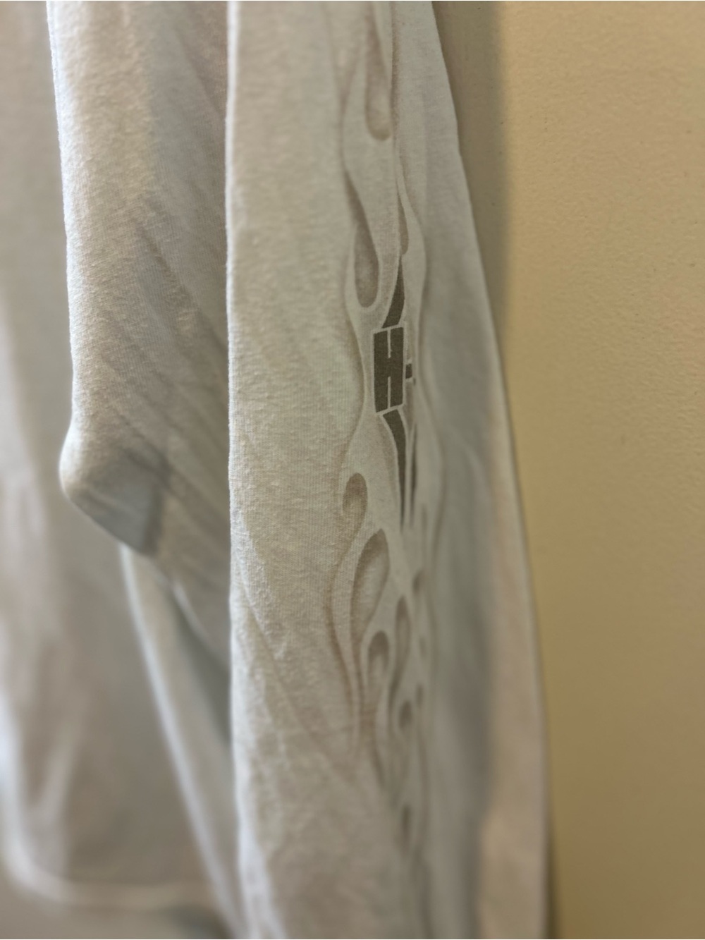 Harley-Davidson White Long Sleeve Tee with Gray Flame Logo - Picture 4 of 8